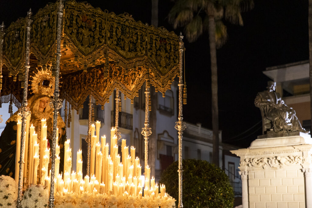 Virgen de la Humildad bajo palio